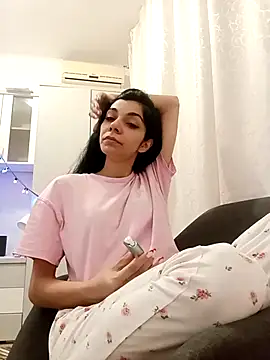 Snapshot of ReneeVoss chatting on 18, 12, 2025 ReneeVoss online show from 18, 12, 2025