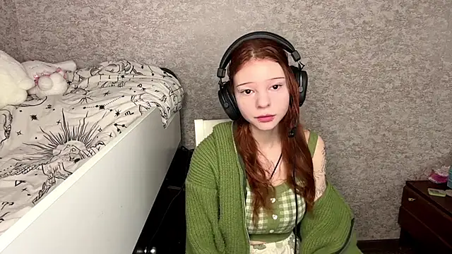 Snapshot of HueRivas chatting on 17, 10, 2025 HueRivas online show from 17, 10, 2025