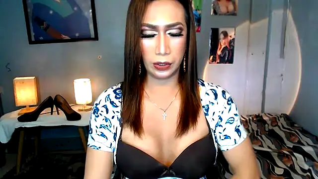 Snapshot of littleredbunny27 chatting on 29, 6, 2026 littleredbunny27 online show from 29, 6, 2026