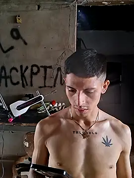 Snapshot of Luciferinthestreet chatting on 12, 11, 2025 Luciferinthestreet online show from 12, 11, 2025