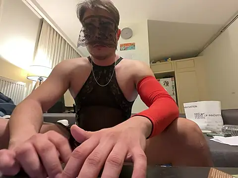 dicsucerboy77 online show from 14, 4, 2026