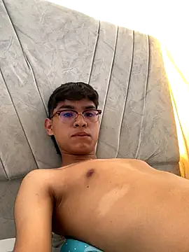 Muchachito18 online show from 6, 11, 2025