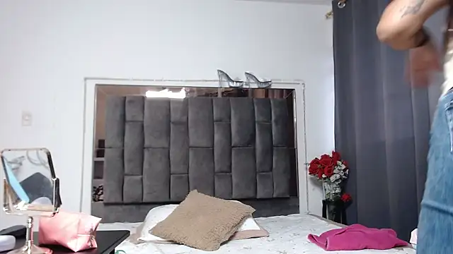 Salmma Milf online show from 17, 3, 2026