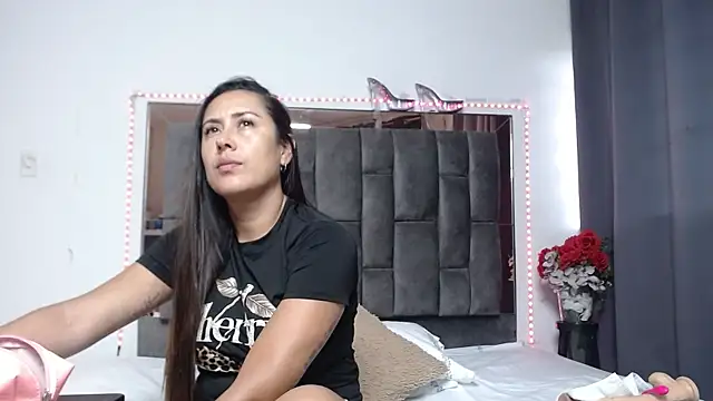 Salmma Milf online show from 9, 4, 2026