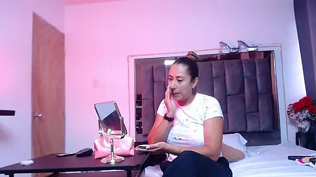 Snapshot of Salmma_Milf chatting on 11, 5, 2026 Salmma Milf online show from 11, 5, 2026