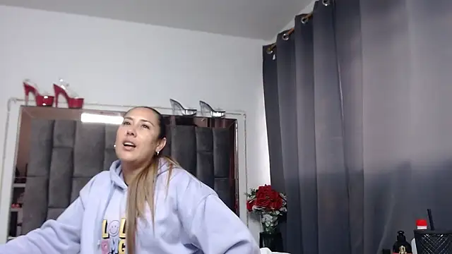 Salmma Milf online show from 19, 6, 2026