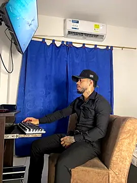 Kylian Alessandro online show from 15, 12, 2025