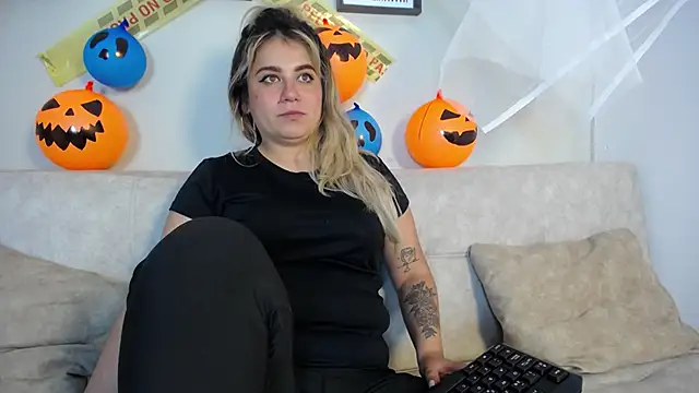 Snapshot of Sweet_Bella_Valery chatting on 30, 10, 2025 Sweet Bella Valery online show from 30, 10, 2025