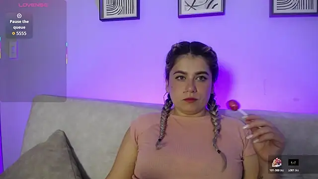 Snapshot of Sweet_Bella_Valery chatting on 4, 11, 2025 Sweet Bella Valery online show from 4, 11, 2025