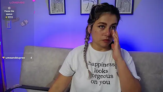 Snapshot of Sweet_Bella_Valery chatting on 21, 11, 2025 Sweet Bella Valery online show from 21, 11, 2025