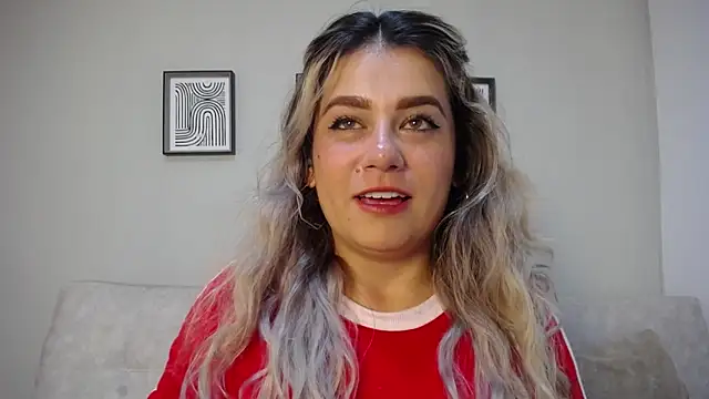 Snapshot of Sweet_Bella_Valery chatting on 24, 11, 2025 Sweet Bella Valery online show from 24, 11, 2025