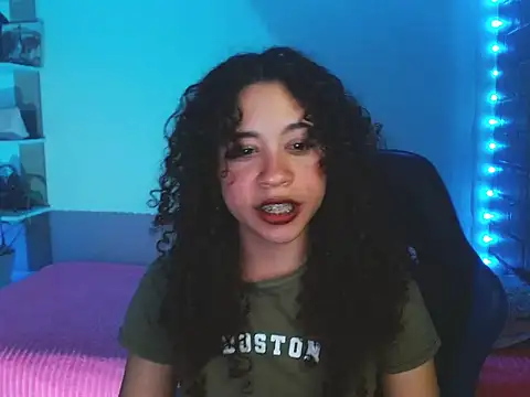 Snapshot of Medussa3033 chatting on 17, 6, 2026 Medussa3033 online show from 17, 6, 2026