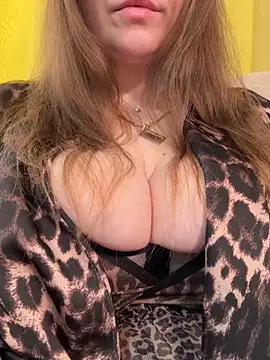 Curvy  Goddess online show from 15, 4, 2026