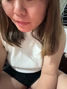 Snapshot of panda-bae chatting on 4, 11, 2025 panda-bae online show from 4, 11, 2025