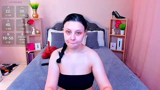 Snapshot of ChloeBrut chatting on 5, 11, 2025 ChloeBrut online show from 5, 11, 2025