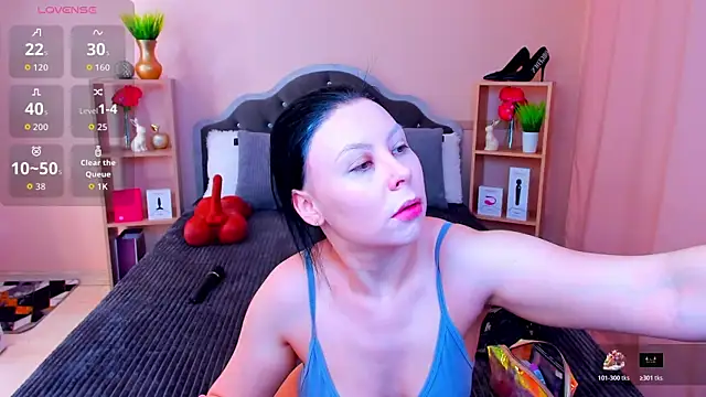 Snapshot of ChloeBrut chatting on 10, 11, 2025 ChloeBrut online show from 10, 11, 2025