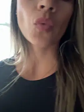 Snapshot of valentina_herrrera chatting on 31, 10, 2025 valentina herrrera online show from 31, 10, 2025