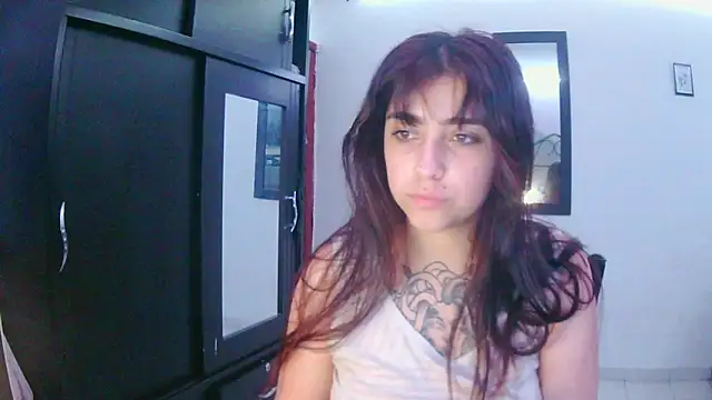 Snapshot of adri_gomez1 chatting on 4, 12, 2025 adri gomez1 online show from 4, 12, 2025