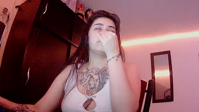 Snapshot of adri_gomez1 chatting on 13, 12, 2025 adri gomez1 online show from 13, 12, 2025