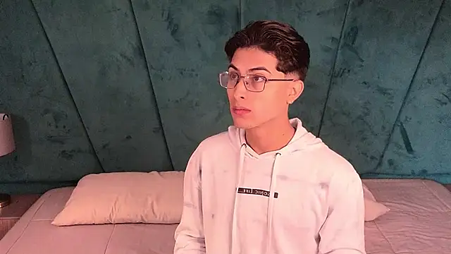 Aaron Eze online show from 31, 3, 2026