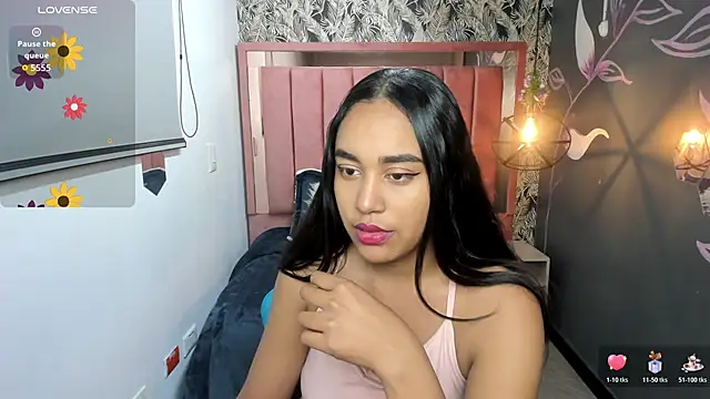 Rachel  Jonees online show from 4, 12, 2025