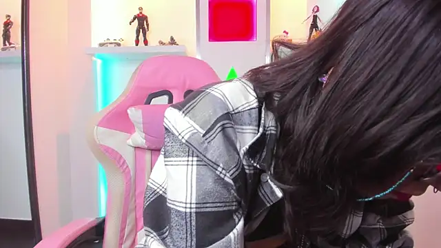 Snapshot of Lullaby_Charade chatting on 5, 11, 2025 Lullaby Charade online show from 5, 11, 2025