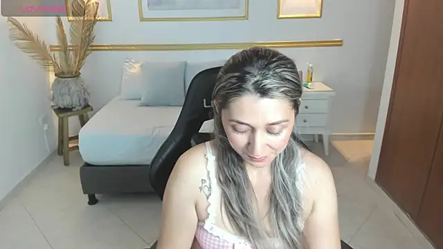 karlyy  online show from 18, 11, 2025