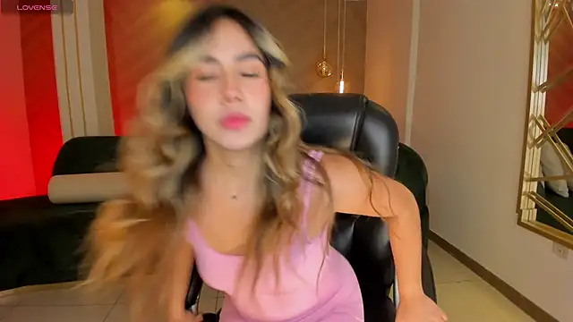 AnnieMonroe1 online show from 18, 11, 2025