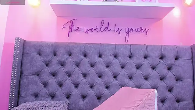 Sophiia 77 online show from 16, 4, 2026