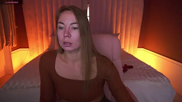 Snapshot of VixenMuse chatting on 30, 10, 2025 VixenMuse online show from 30, 10, 2025