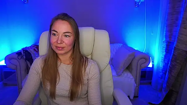 Snapshot of VixenMuse chatting on 4, 11, 2025 VixenMuse online show from 4, 11, 2025