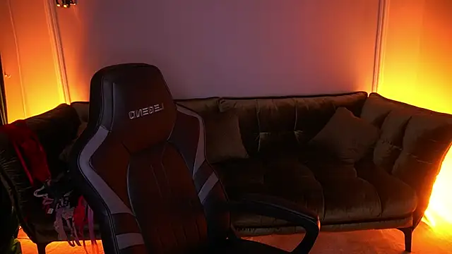 Snapshot of VixenMuse chatting on 5, 11, 2025 VixenMuse online show from 5, 11, 2025