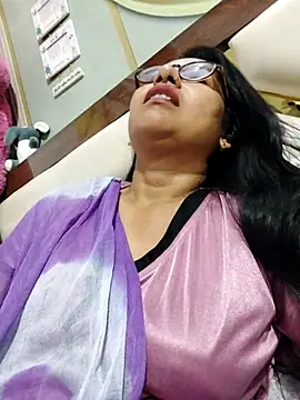 Snapshot of Vanshika1432 chatting on 17, 10, 2025 Vanshika1432 online show from 17, 10, 2025