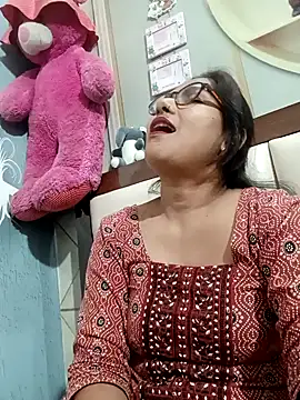 Snapshot of Vanshika1432 chatting on 5, 11, 2025 Vanshika1432 online show from 5, 11, 2025