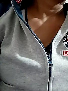 Snapshot of Vanshika1432 chatting on 3, 12, 2025 Vanshika1432 online show from 3, 12, 2025