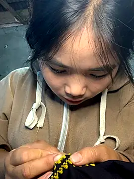 Snapshot of Embe-xinh18 chatting on 3, 11, 2025 Embe-xinh18 online show from 3, 11, 2025