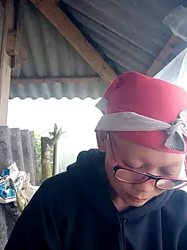 Snapshot of nui-show chatting on 11, 11, 2025 nui-show online show from 11, 11, 2025