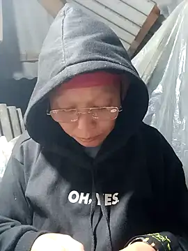 Snapshot of nui-show chatting on 15, 11, 2025 nui-show online show from 15, 11, 2025