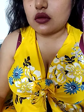 Snapshot of Cuty-Lina chatting on 19, 11, 2025 Cuty-Lina online show from 19, 11, 2025