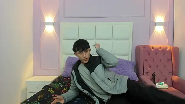 Snapshot of hoot_booys_ chatting on 17, 12, 2025 hoot booys online show from 17, 12, 2025