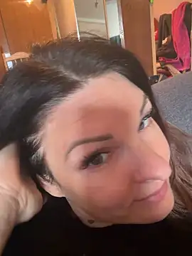 kinkysarahx online show from 6, 4, 2026