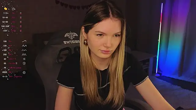 EvelynSin online show from 4, 12, 2025