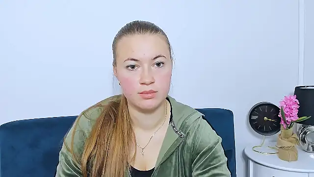 Snapshot of LeaNaughty chatting on 21, 10, 2025 LeaNaughty online show from 21, 10, 2025