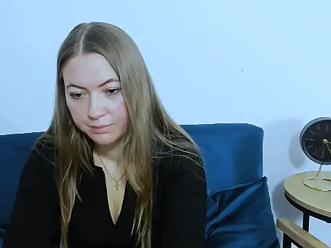 Snapshot of LeaNaughty chatting on 27, 10, 2025 LeaNaughty online show from 27, 10, 2025