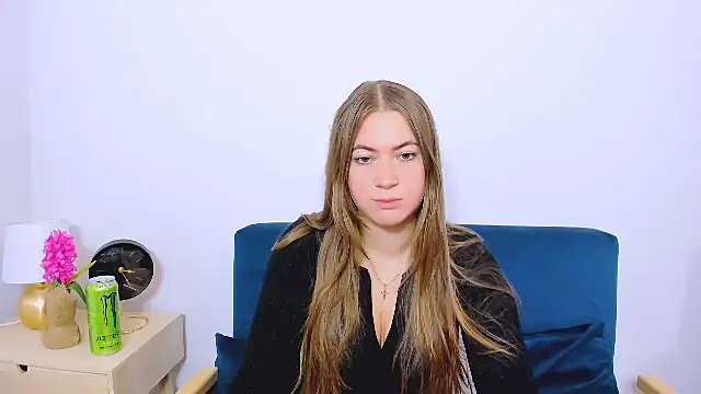 Snapshot of LeaNaughty chatting on 13, 11, 2025 LeaNaughty online show from 13, 11, 2025