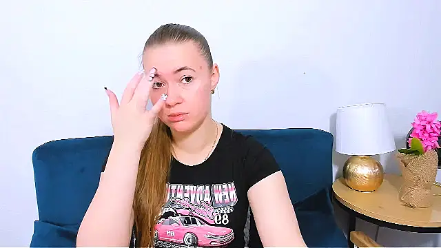 Snapshot of LeaNaughty chatting on 16, 11, 2025 LeaNaughty online show from 16, 11, 2025