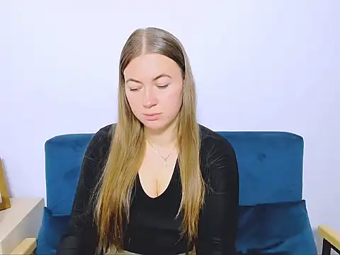 Snapshot of LeaNaughty chatting on 18, 11, 2025 LeaNaughty online show from 18, 11, 2025