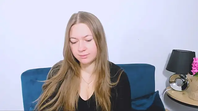 Snapshot of LeaNaughty chatting on 24, 11, 2025 LeaNaughty online show from 24, 11, 2025