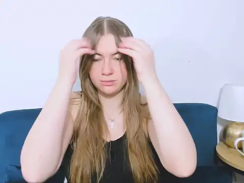 Snapshot of LeaNaughty chatting on 28, 11, 2025 LeaNaughty online show from 28, 11, 2025