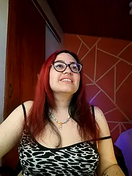 Snapshot of Violetafetish-dirty chatting on 14, 3, 2025 Violetafetish-dirty online show from 14, 3, 2025